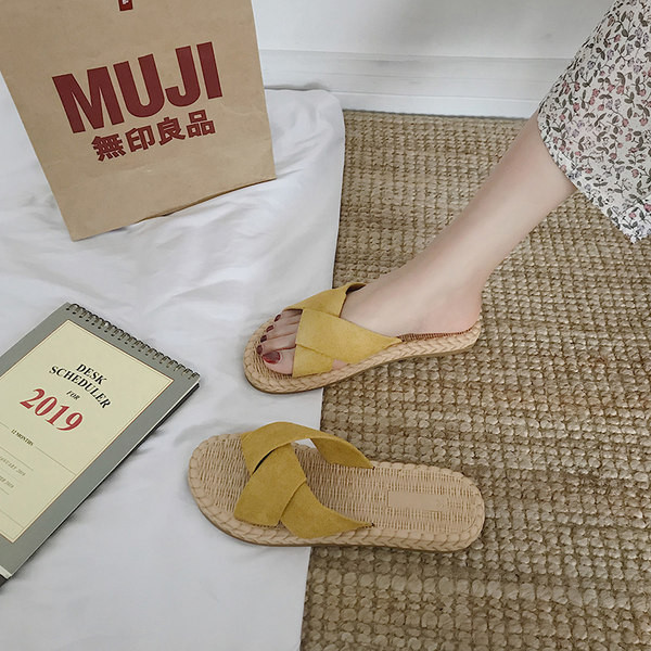 Papuci de dama model rotunjit cu talpa plata