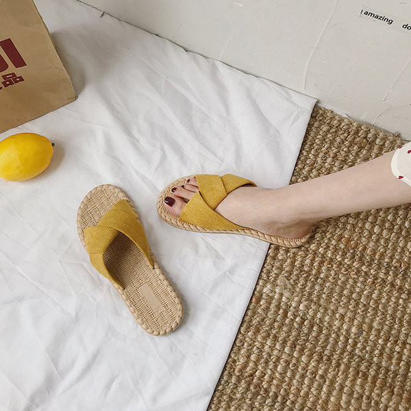 Papuci de dama model rotunjit cu talpa plata