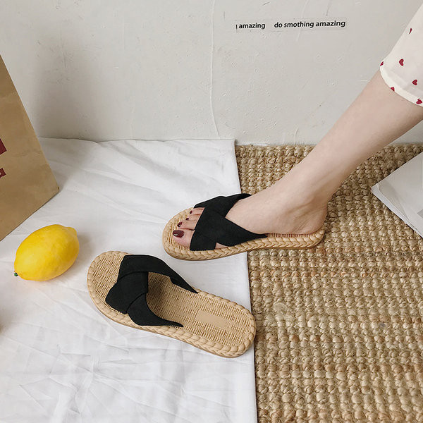 Papuci de dama model rotunjit cu talpa plata