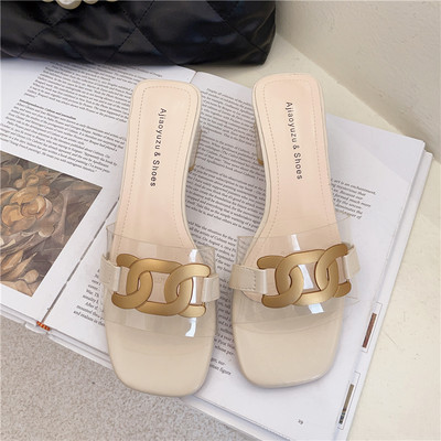 Jauns ikdienas čību modelis ar biezu zemu papēdi