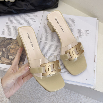 Jauns ikdienas čību modelis ar biezu zemu papēdi