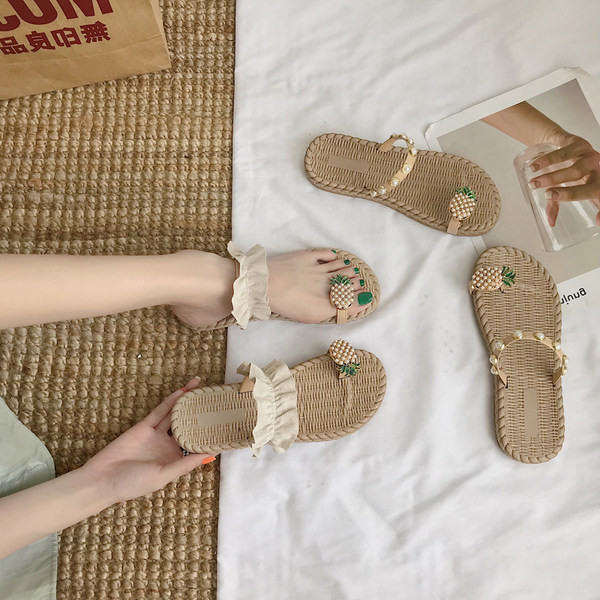 Sieviešu čības ar pērlēm un metāla ananāsu apdari