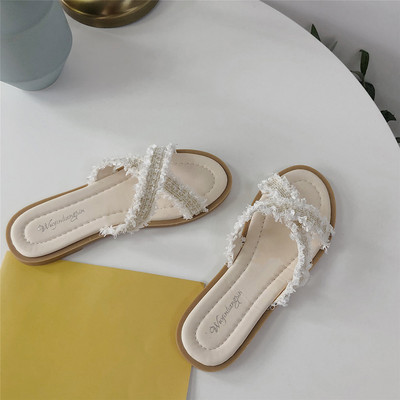 Modernas čības divās krāsās ar plakanu zoli