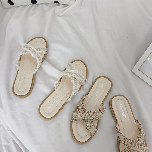 Modernas čības divās krāsās ar plakanu zoli