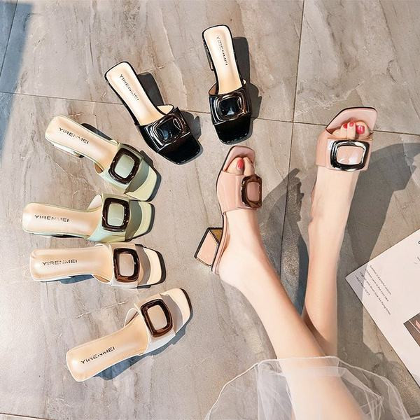 Sieviešu lakādas čības ar sprādzi un papēdi