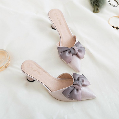 Sieviešu smailas čības ar lenti un papēdi