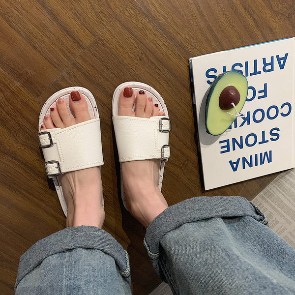 Sieviešu ikdienas čības no eko ādas ar metāla sprādzēm