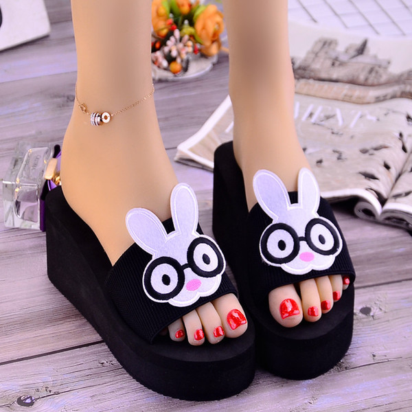 Sieviešu čības ar 3D elementu un 6 cm platformu