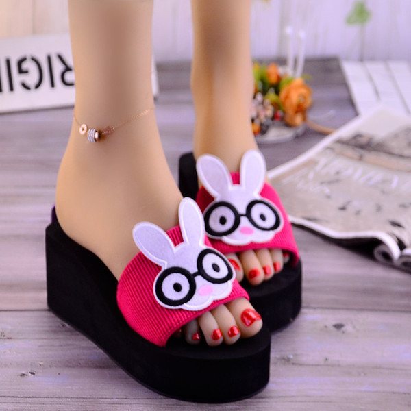 Sieviešu čības ar 3D elementu un 6 cm platformu