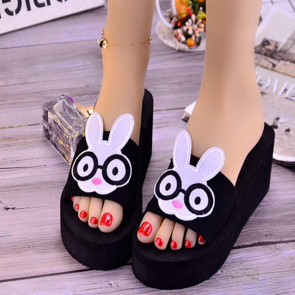 Sieviešu čības ar 3D elementu un 6 cm platformu