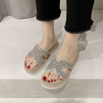 Papuci casual cu platforma inalta si curea cu efect stralucitor