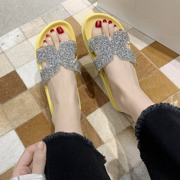 Papuci casual cu platforma inalta si curea cu efect stralucitor