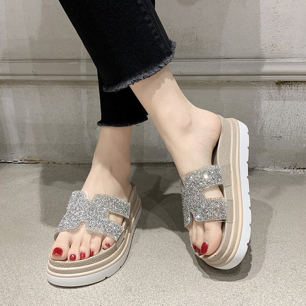 Papuci casual cu platforma inalta si curea cu efect stralucitor
