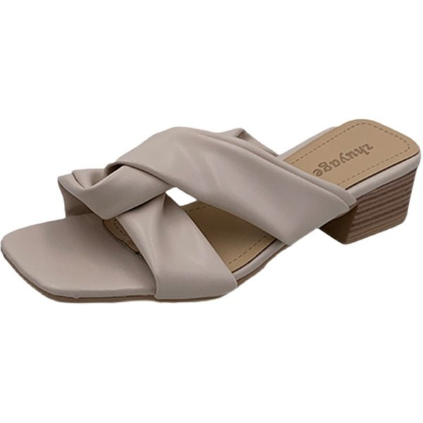 Sieviešu ādas čības bēšā krāsā