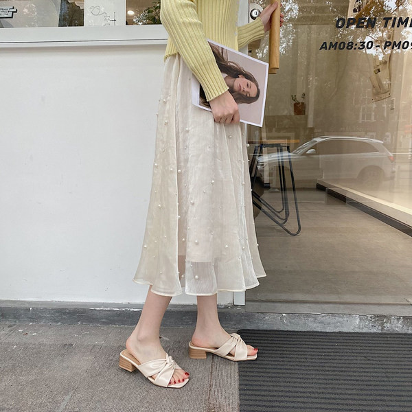 Sieviešu ādas čības bēšā krāsā