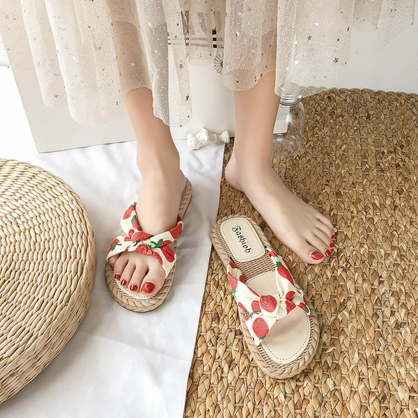 Papuci casual dama cu aplicatii