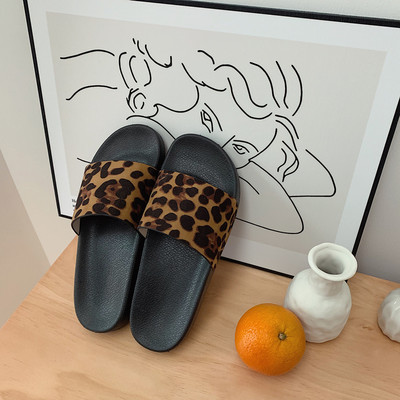 Jauns sieviešu čību modelis ar dzīvnieku apdruku