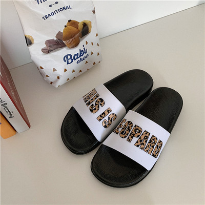 Jauns sieviešu čību modelis ar dzīvnieku apdruku