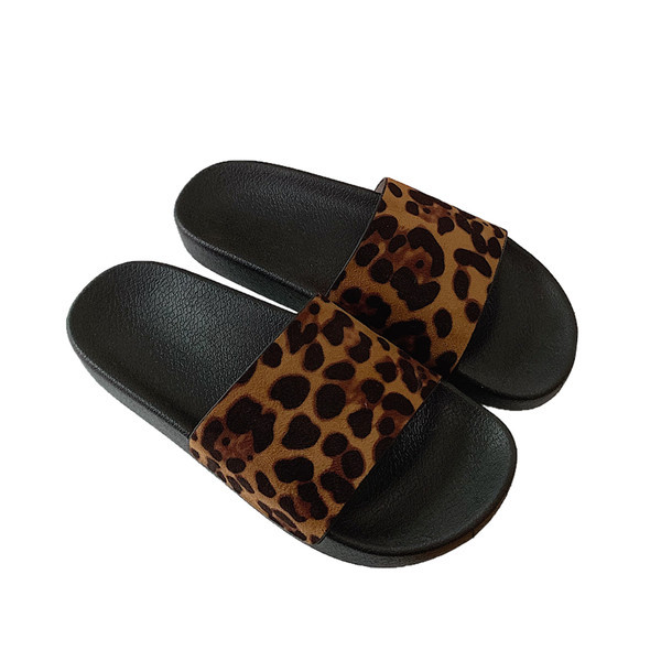 Jauns sieviešu čību modelis ar dzīvnieku apdruku