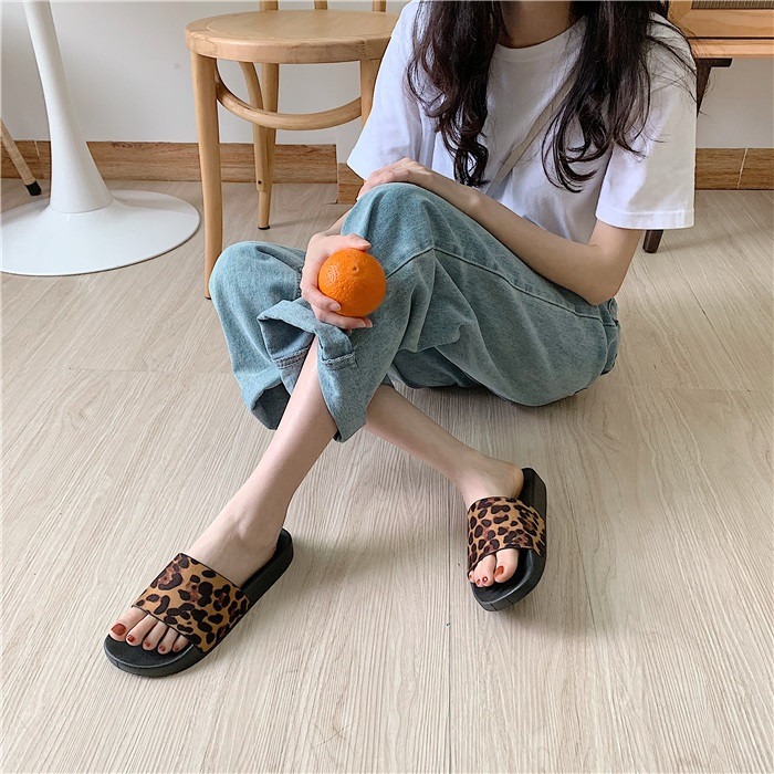 Jauns sieviešu čību modelis ar dzīvnieku apdruku