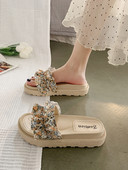 Jauns sieviešu čību modelis ar ziedu rakstu un lokām