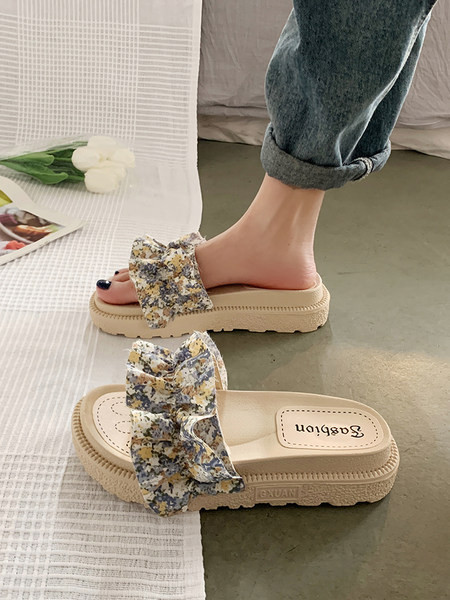 Jauns sieviešu čību modelis ar ziedu rakstu un lokām