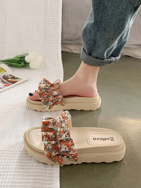 Jauns sieviešu čību modelis ar ziedu rakstu un lokām