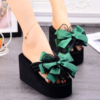 Modernas sieviešu čības ar platformu un satīna lenti