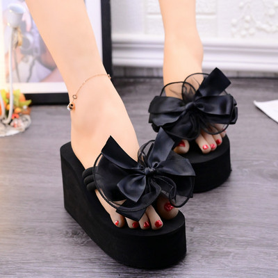 Modernas sieviešu čības ar platformu un satīna lenti