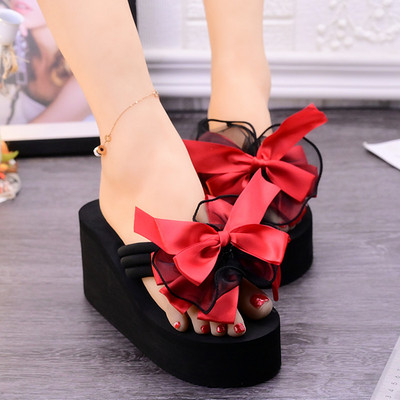 Modernas sieviešu čības ar platformu un satīna lenti