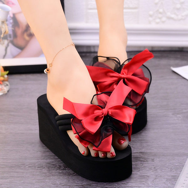 Modernas sieviešu čības ar platformu un satīna lenti