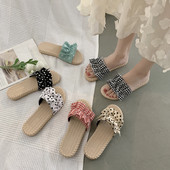 Ikdienas sieviešu čības ar plakanām zolēm un lokām vairākās krāsās