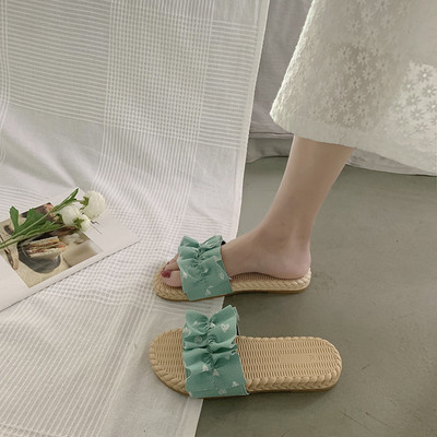 Ikdienas sieviešu čības ar plakanām zolēm un lokām vairākās krāsās