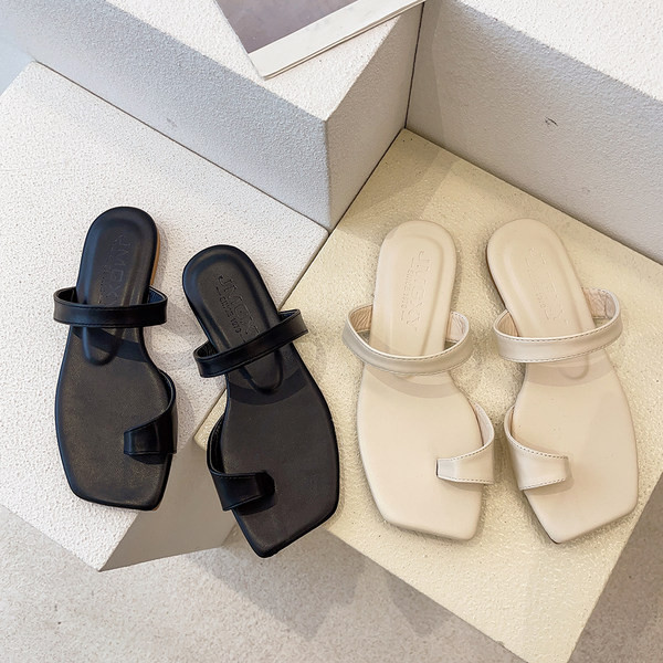 Sieviešu čības no eko ādas ar plakanu zoli melnā un bēšā krāsā