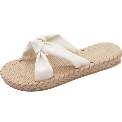 Sieviešu čības ar ādas lenti un plakanu zoli