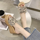 Model nou de papuci cu platforma si panglica textila