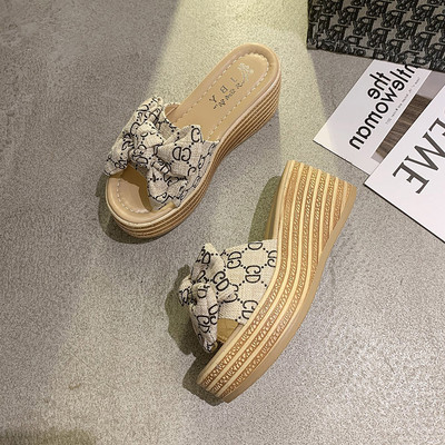 Model nou de papuci cu platforma si panglica textila