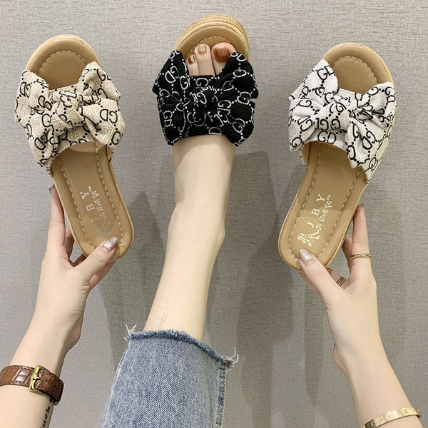 Model nou de papuci cu platforma si panglica textila