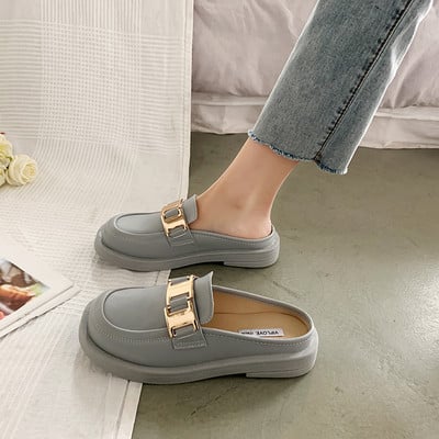 Model nou de papuci dama inchisi cu catarama metalica