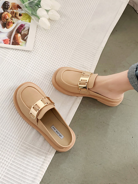 Model nou de papuci dama inchisi cu catarama metalica