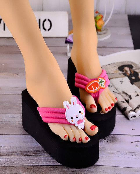 Papuci de dama intre stropi cu decor iepure 3D