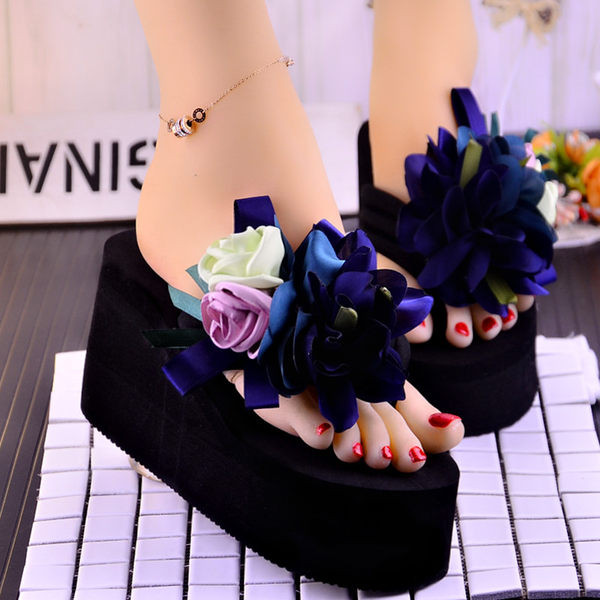 Sieviešu čības ar ziediem un 8 cm platformu