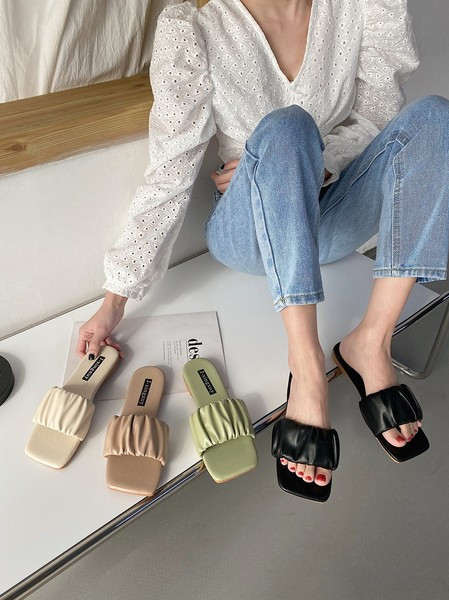 Sieviešu čības ar plakanu zoli no eko ādas četrās krāsās