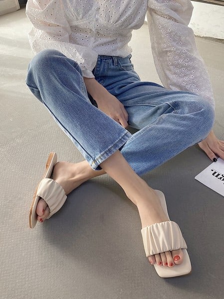 Sieviešu čības ar plakanu zoli no eko ādas četrās krāsās