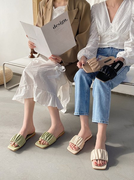 Sieviešu čības ar plakanu zoli no eko ādas četrās krāsās