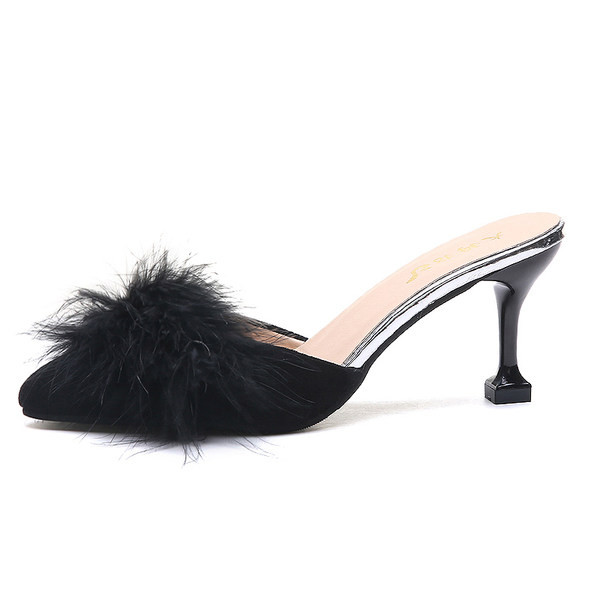 Aktuālās sieviešu čības ar papēdi un dūnām