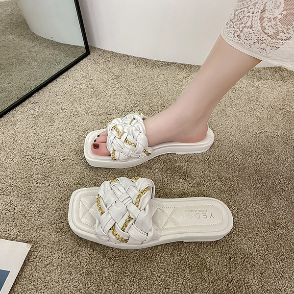 Sieviešu mākslīgās ādas čības ar metāla ķēdīti un zemu papēdi