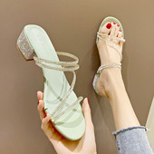 Aktuālās sieviešu čības ar akmeņiem un biezu papēdi