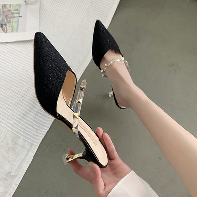 Model nou de pantofi dama ascutit cu carouri metalice si toc inalt de 7 cm