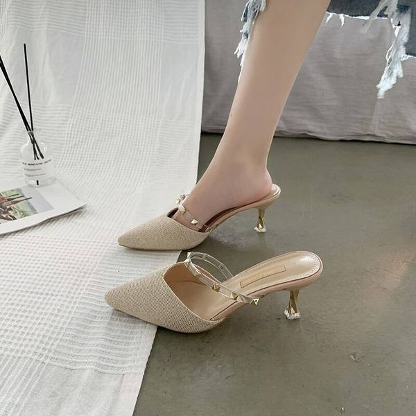 Model nou de pantofi dama ascutit cu carouri metalice si toc inalt de 7 cm